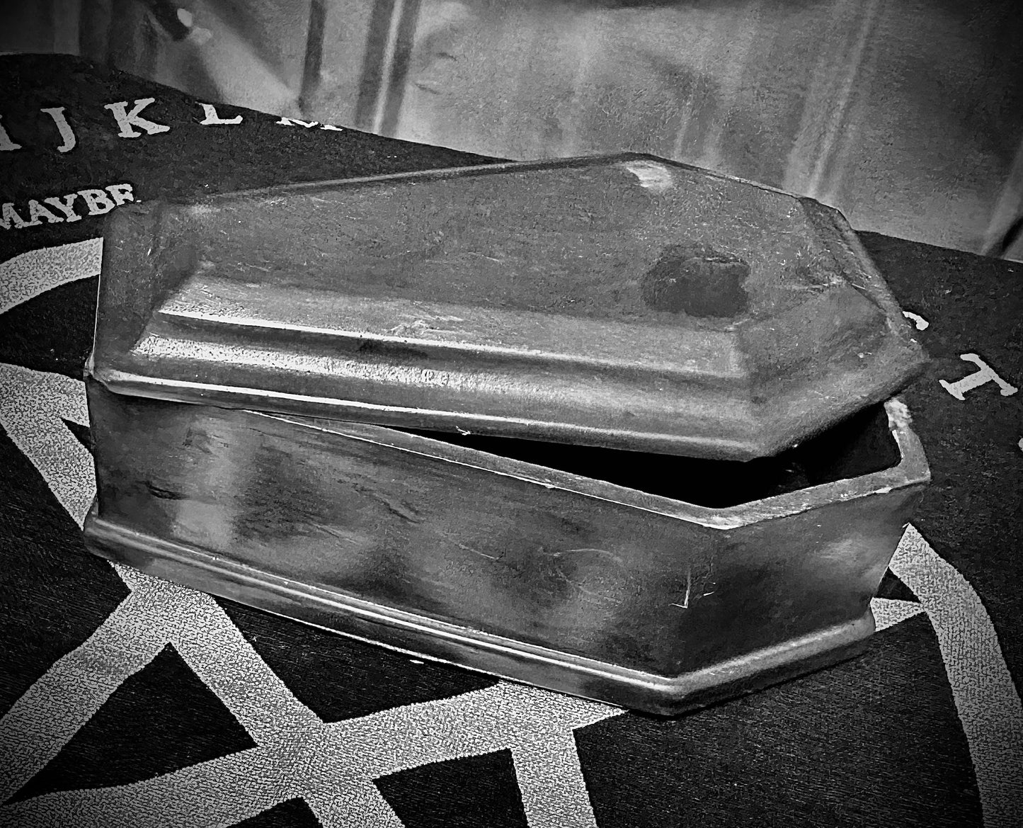 Coffin trinket box